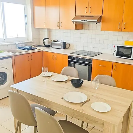 The Poolside Escape דירה *