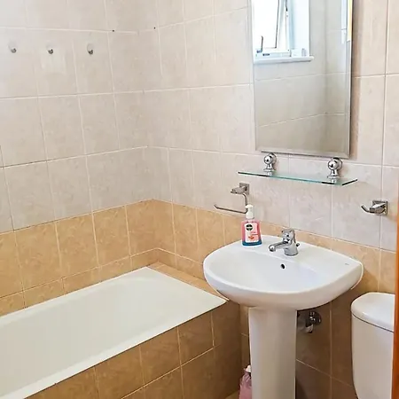 דירה The Poolside Escape לרנקה